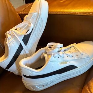Puma White and Black Leather Athletic Shoes